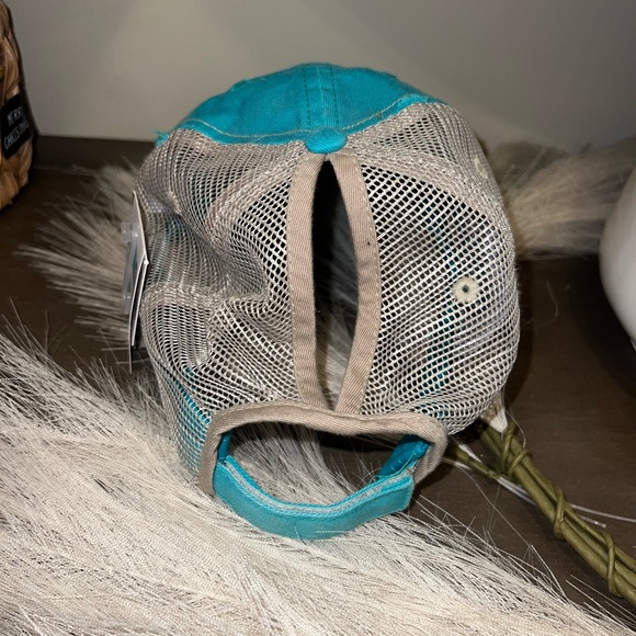 ⭐️NEW WITH TAGS⭐️ women’s ponytail cap - Picture 4 of 5